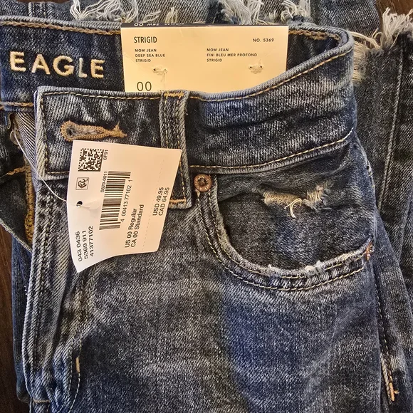 AE Strigid Mom Jean - Picture 4 of 4